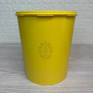 Vtg Tupperware Tapered Servalier Canister Yellow w/ Lid Dishwasher Safe 1339-3